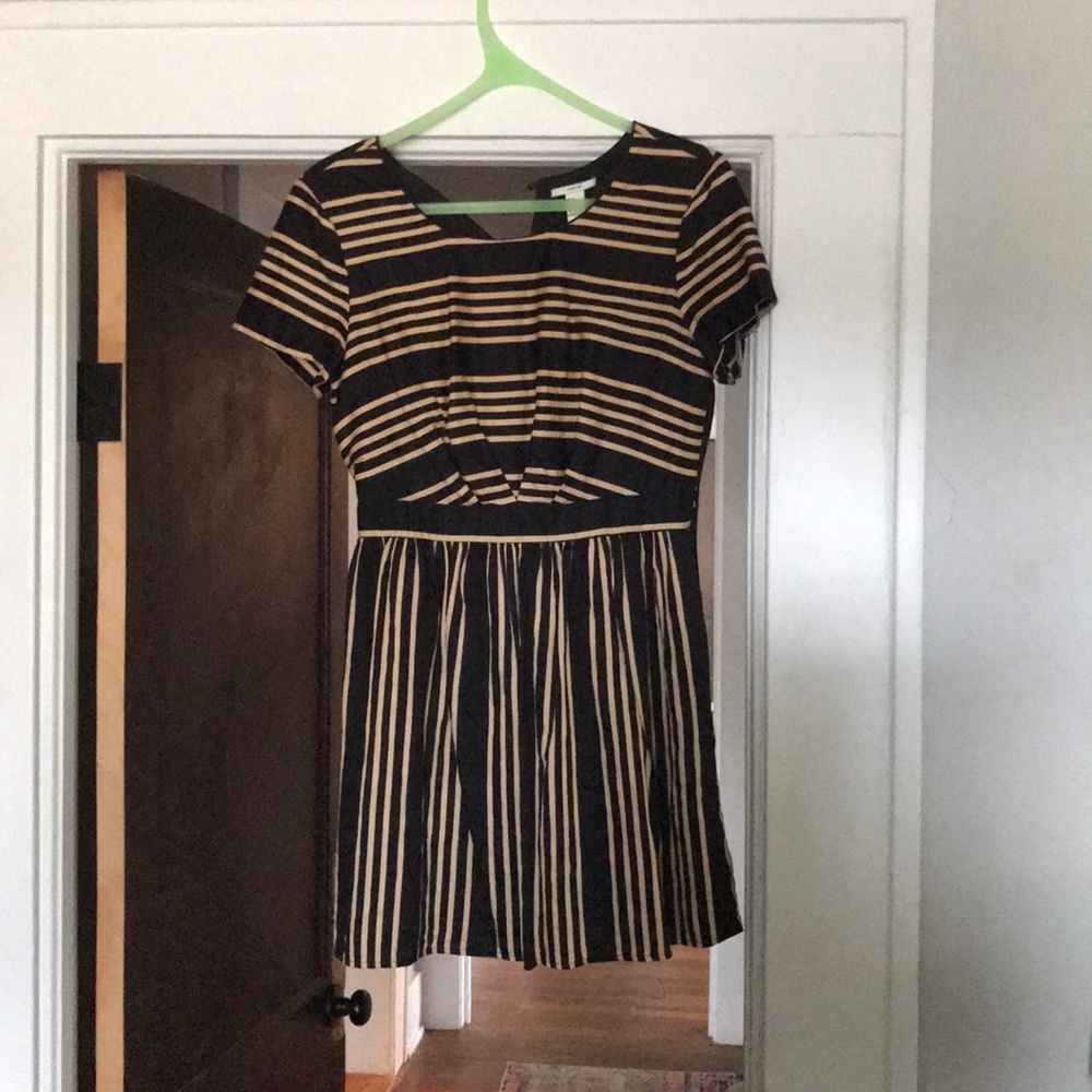 Cute dress!